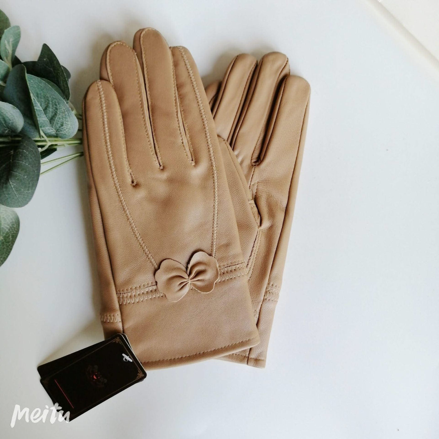 Butterfly style split finger women gloves