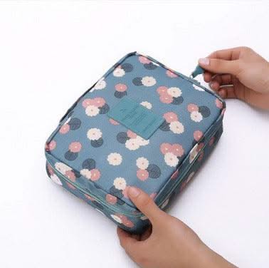 EXCLUSIVE Outdoor Multifunction Cosmetic Bag For Women