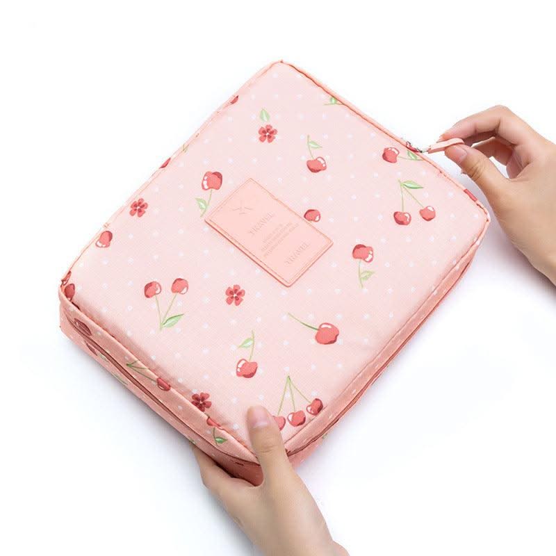 EXCLUSIVE Outdoor Multifunction Cosmetic Bag For Women