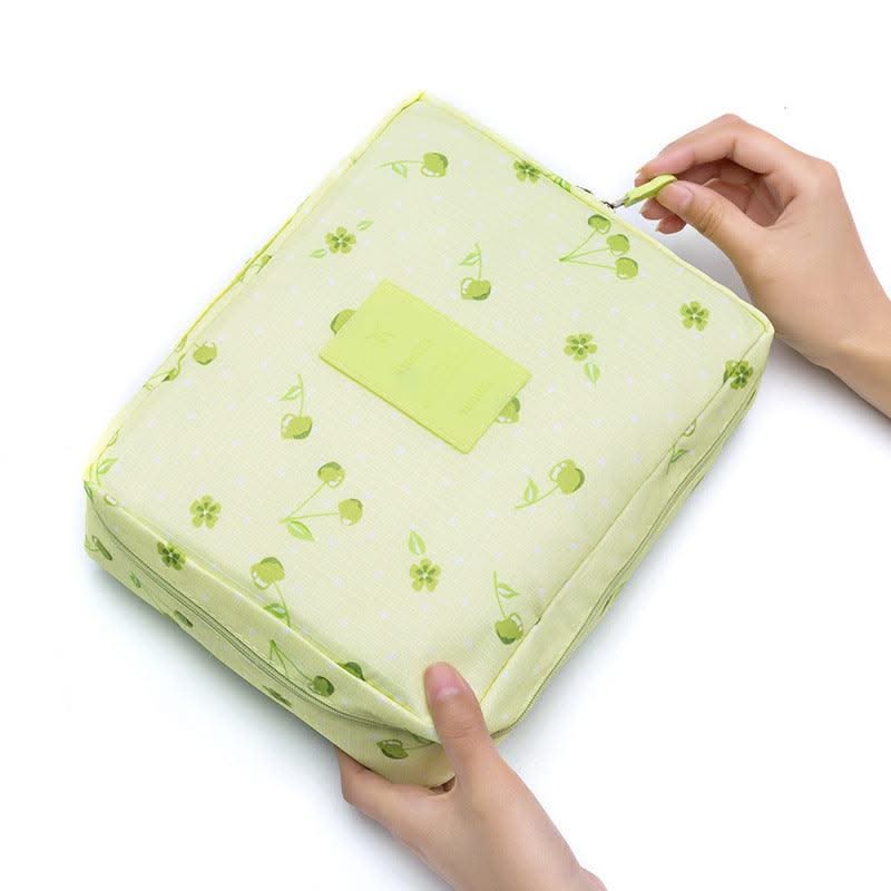 EXCLUSIVE Outdoor Multifunction Cosmetic Bag For Women