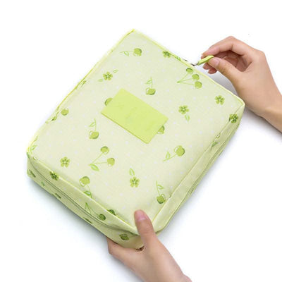 EXCLUSIVE Outdoor Multifunction Cosmetic Bag For Women