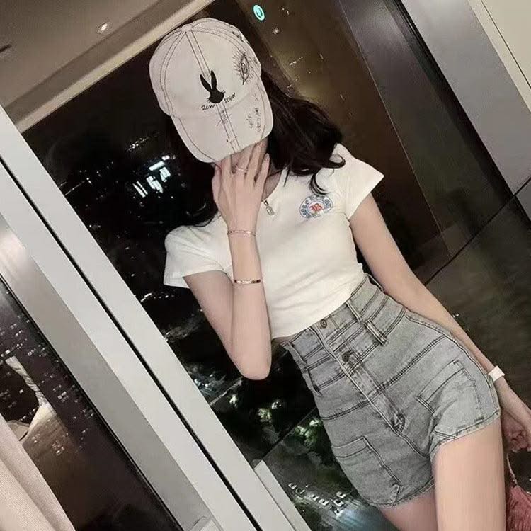 EXCLUSIVE Denim shorts/hot pants for women
