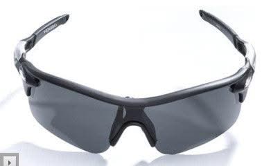 Cyclist bikes polarizing myopia sunglasses