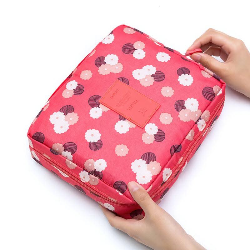 EXCLUSIVE Outdoor Multifunction Cosmetic Bag For Women