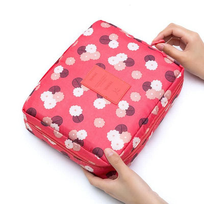 EXCLUSIVE Outdoor Multifunction Cosmetic Bag For Women