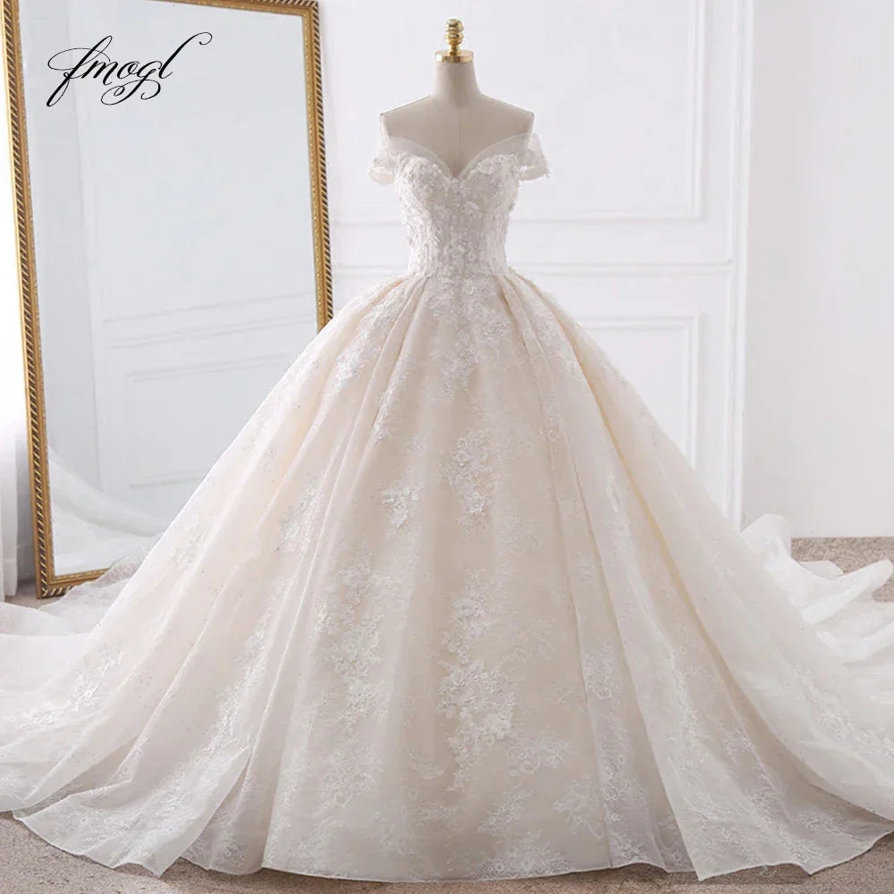 Customized Sexy Sweetheart Lace Ball Gown Wedding Dresses Applique Beaded Flowers Chapel Train Bride Gown Vestido De Noiva