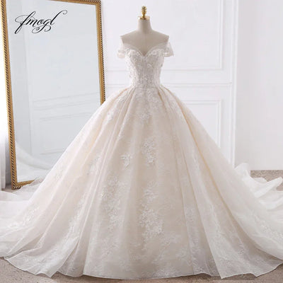 Customized Sexy Sweetheart Lace Ball Gown Wedding Dresses Applique Beaded Flowers Chapel Train Bride Gown Vestido De Noiva