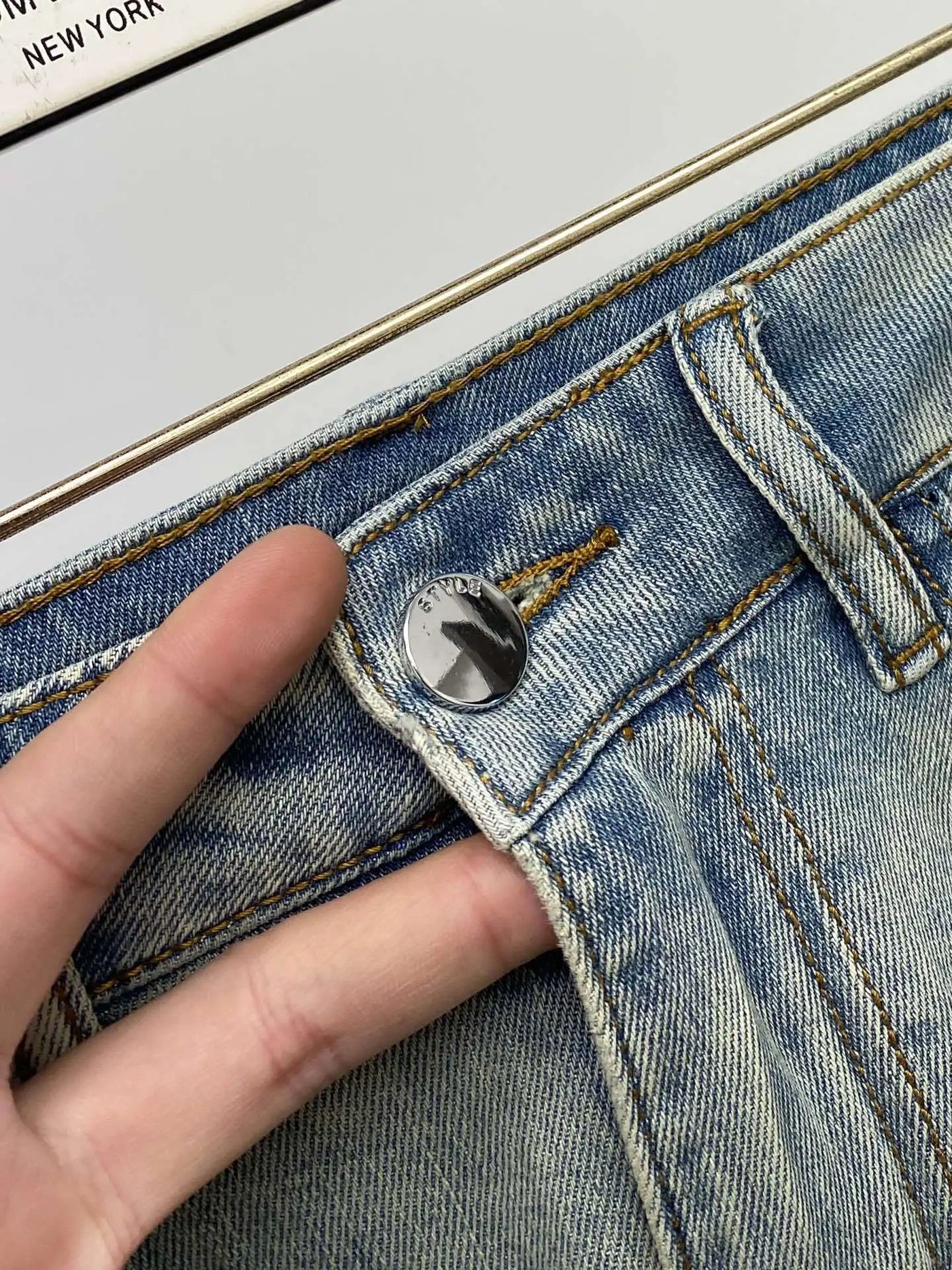 2024 New Ripped Jeans Men's Retro Light Blue Slim-Fitting Small Straight Stretch High-End Affordable Luxury Casual Trousers