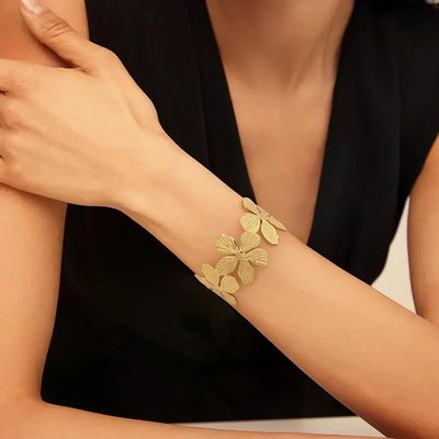 PRISCA | Luxury Designer Woman Flower Bracelet. Stainless Steel.Banquet Party Charms. Retro. New Collection 2024