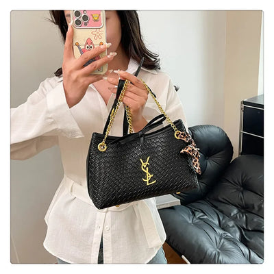 Famous Designer Women's Handbag In Soft Leather, Elegant Crossbody-Bag With Adjustable Strap, Classic Luxury Style