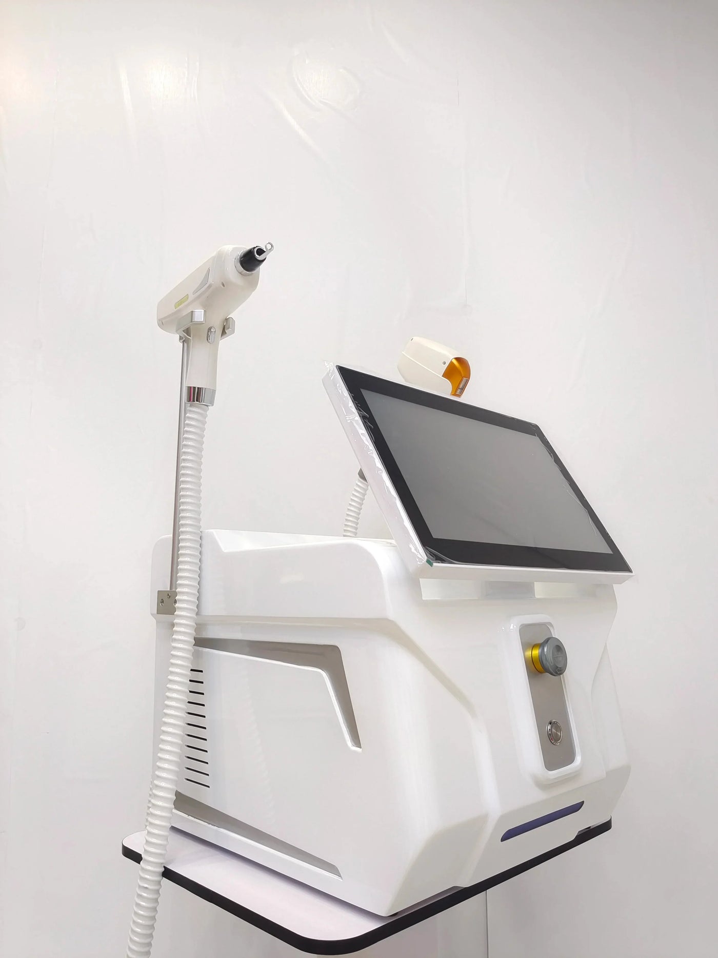 Hair remvoal handle  Germany diode laser hair removal technology is based on the selective kinetics of light and heat. The laser