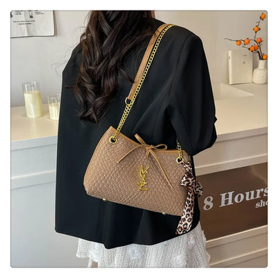 Famous Designer Women's Handbag In Soft Leather, Elegant Crossbody-Bag With Adjustable Strap, Classic Luxury Style