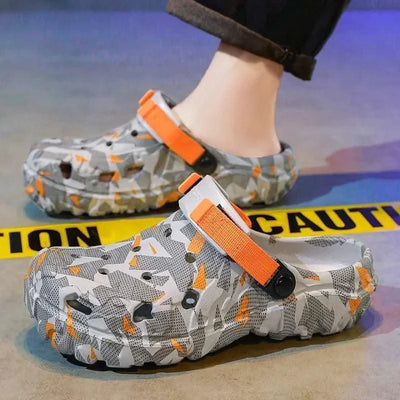 New Men's Clogs Slippers Sandal Men Garden Shoes Flat Camouflage Sandals Male Sneakers Outdoor Flip Flops Home Clogs