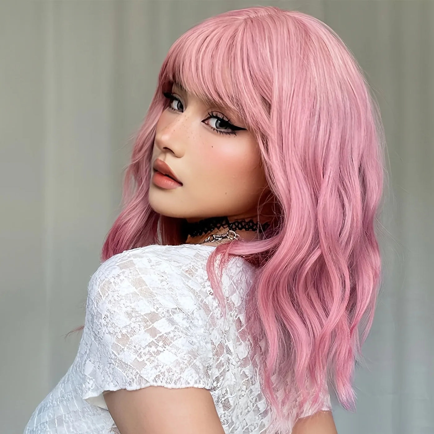 A fashionable 14-inch short curly pink wig with bangs for women - elegant wavy body style, heat-resistant synthetic hair, ideal