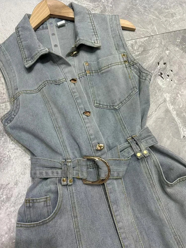 Retro fashion denim dress 2025 summer new elegant sleeveless single-breasted lapel with belt waist A long skirt.
