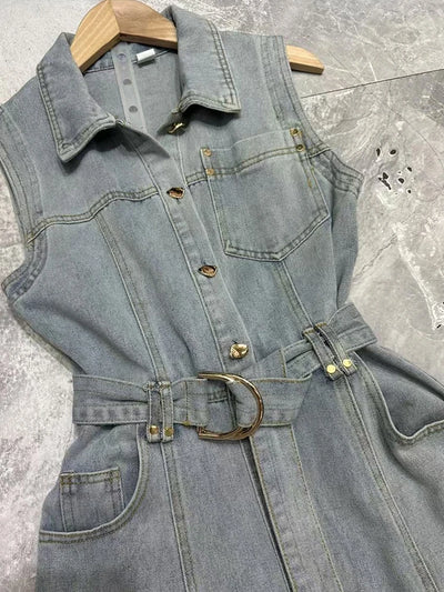 Retro fashion denim dress 2025 summer new elegant sleeveless single-breasted lapel with belt waist A long skirt.