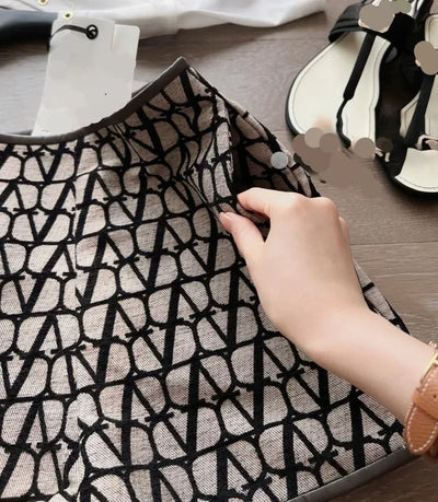 2024 Summer New Slim Fit Waist Slimming Jacquard Ladies Casual Shorts Female High Waist Package Hip Hot Pants for Women