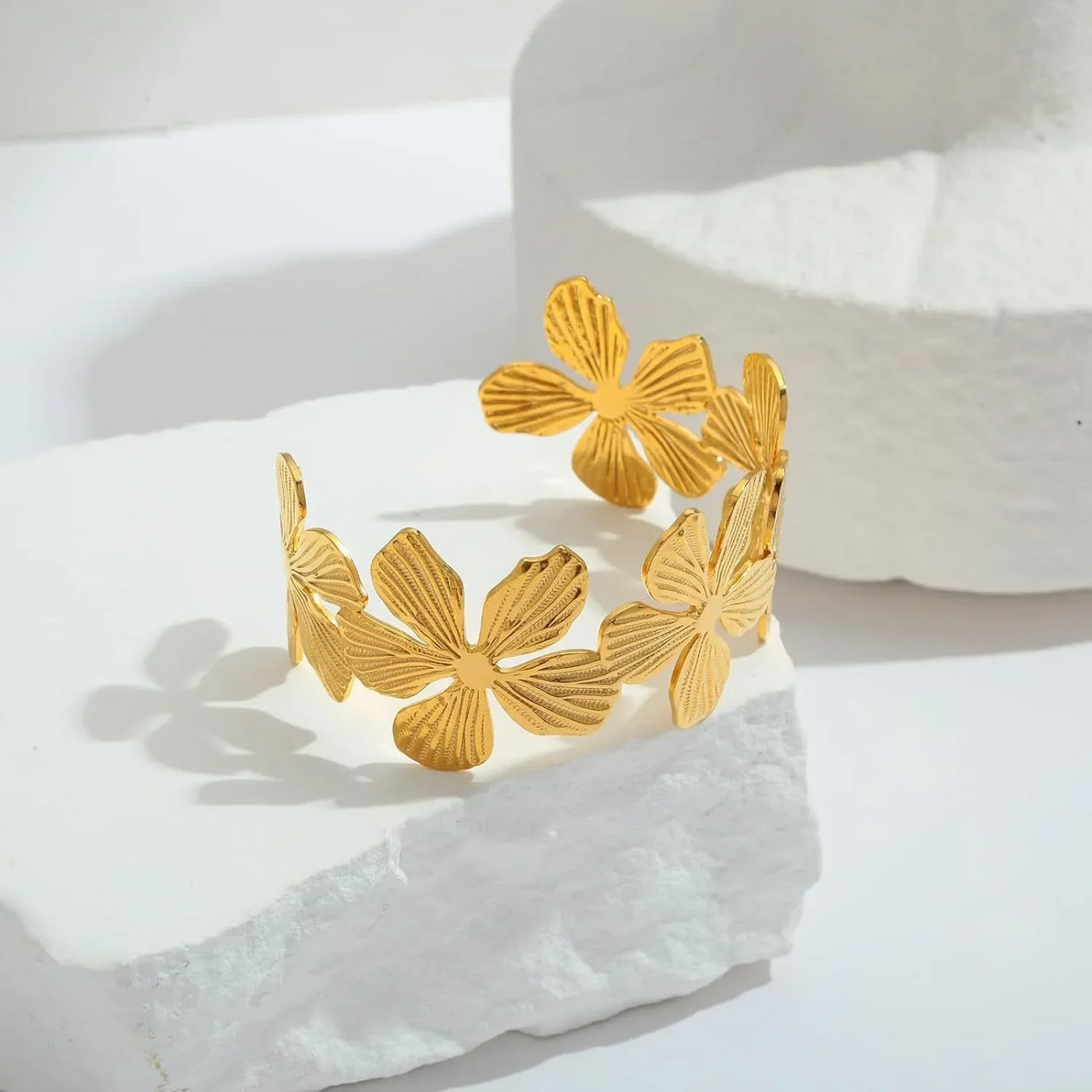 PRISCA | Luxury Designer Woman Flower Bracelet. Stainless Steel.Banquet Party Charms. Retro. New Collection 2024