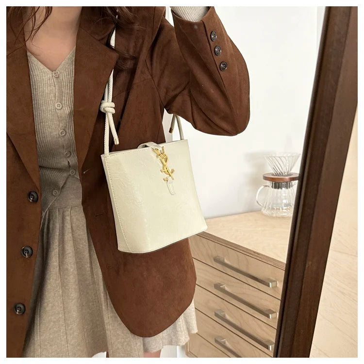 Limited edition designer handbag for ladies, 2025 new style tote bag with light luxury and unique high-end style crossbody bag