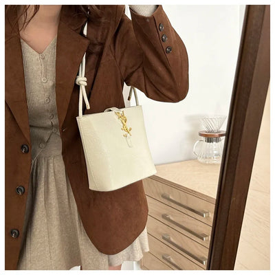 Limited edition designer handbag for ladies, 2025 new style tote bag with light luxury and unique high-end style crossbody bag