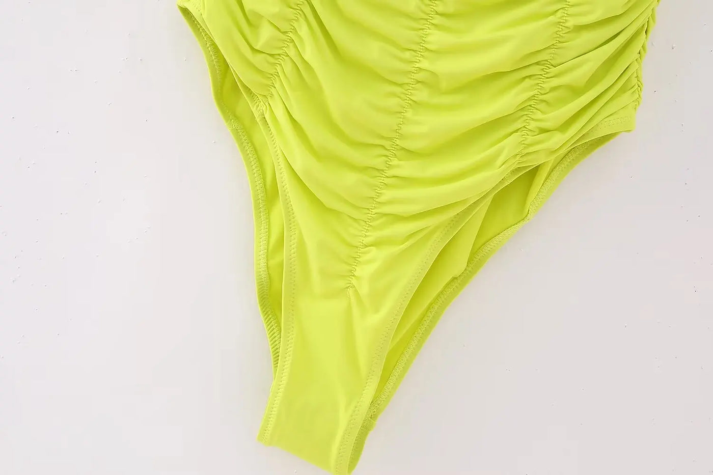 2025 New Women's Swimwear Ruched Design Swimsuit Sexy Beach Style Fashionable and Beautiful