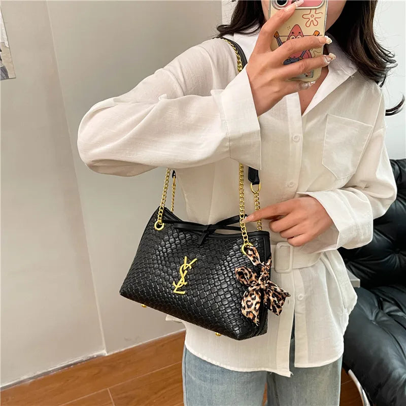 Famous Designer Women's Handbag In Soft Leather, Elegant Crossbody-Bag With Adjustable Strap, Classic Luxury Style