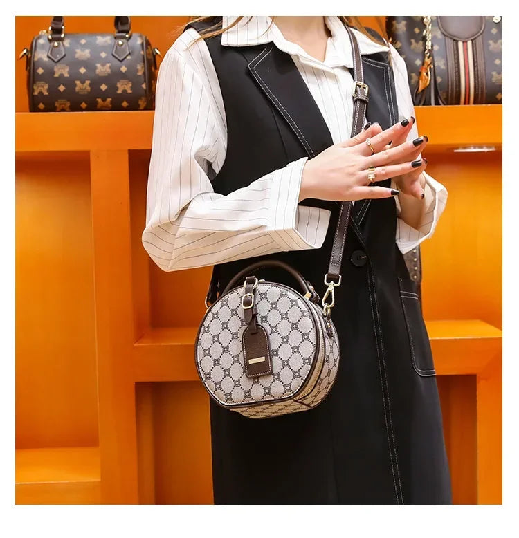 Elegant Handbag For Women In Genuine Leather, Crossbody And Shoulder Bag With Chic Detailing, By Famous Luxury Designer