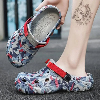 New Men's Clogs Slippers Sandal Men Garden Shoes Flat Camouflage Sandals Male Sneakers Outdoor Flip Flops Home Clogs