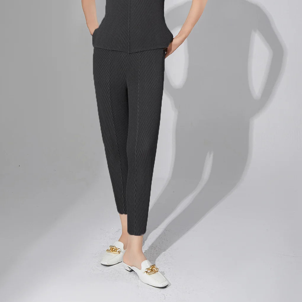 Hot Selling Pants for Women Niche Design Fish Scale Pleats Elastic Waist Fashionable and Versatile Nine-point Miyake Casual
