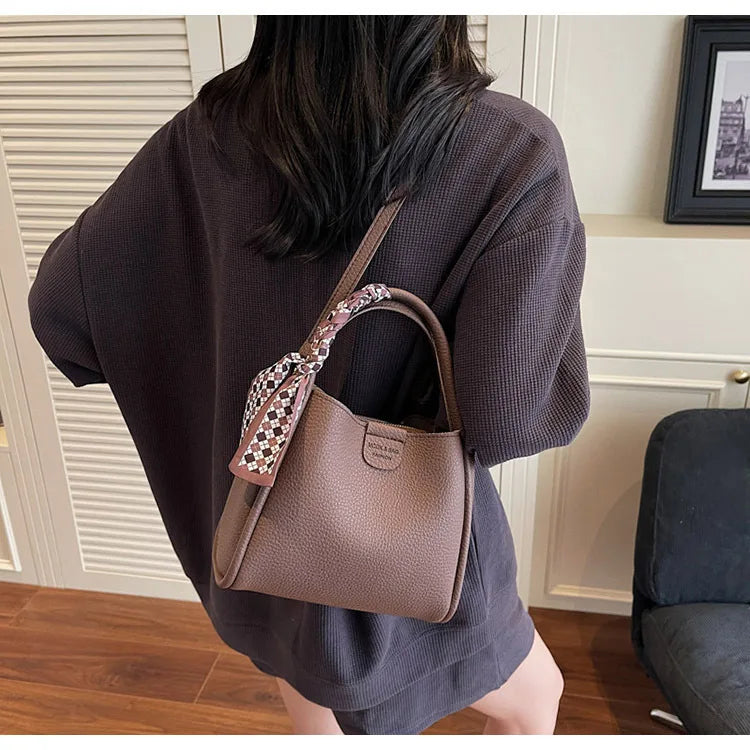 2025 New Women's Handbag Trendy Bucket Bag Luxury Stylish Shoulder Bag Crossbody Purse Versatile Casual Tote Designer Ladies