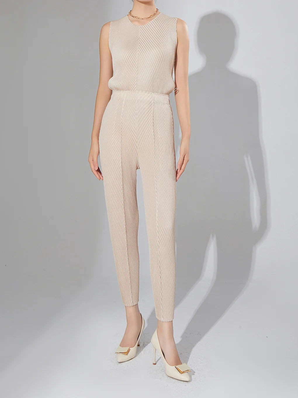 Hot Selling Pants for Women Niche Design Fish Scale Pleats Elastic Waist Fashionable and Versatile Nine-point Miyake Casual