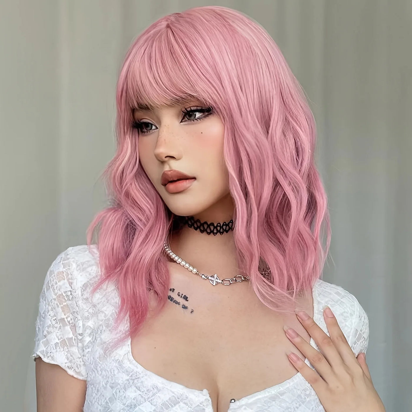 A fashionable 14-inch short curly pink wig with bangs for women - elegant wavy body style, heat-resistant synthetic hair, ideal