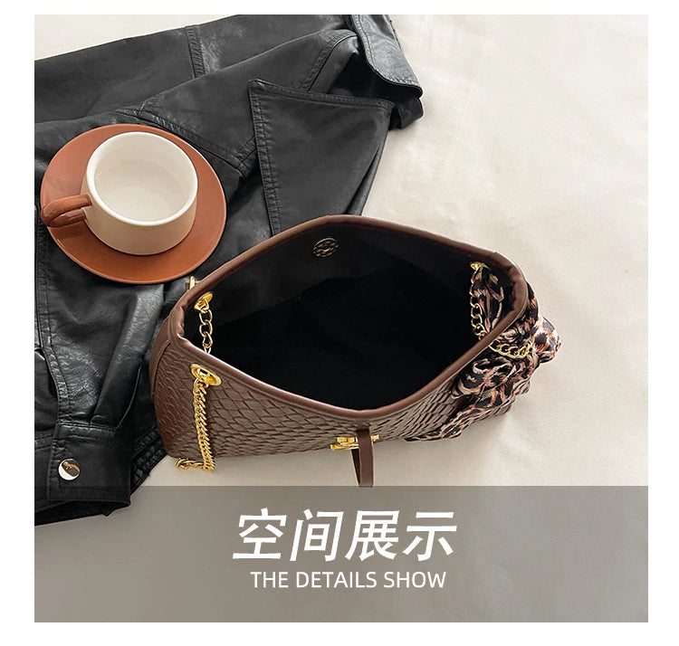Famous Designer Women's Handbag In Soft Leather, Elegant Crossbody-Bag With Adjustable Strap, Classic Luxury Style