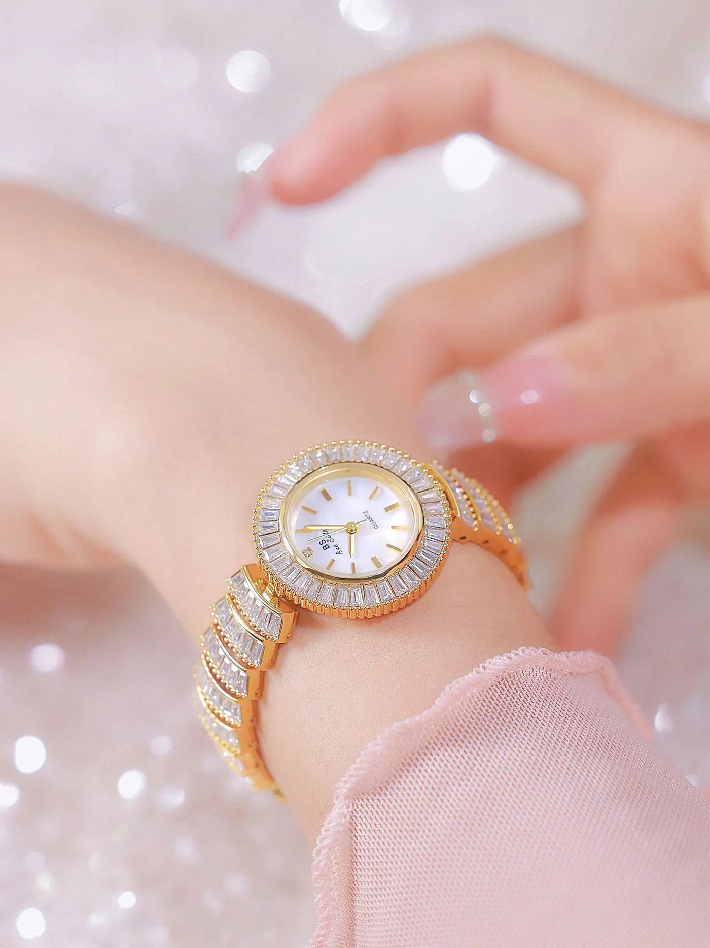 High-end Luxury Woman Watch Full Diamond Gold Silver Bracelet Women Fashion Quartz Wristwatches Ladies Rhinestone Clock