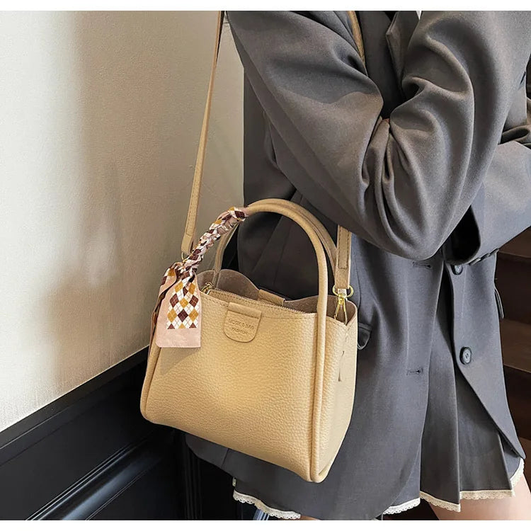 2025 New Women's Handbag Trendy Bucket Bag Luxury Stylish Shoulder Bag Crossbody Purse Versatile Casual Tote Designer Ladies