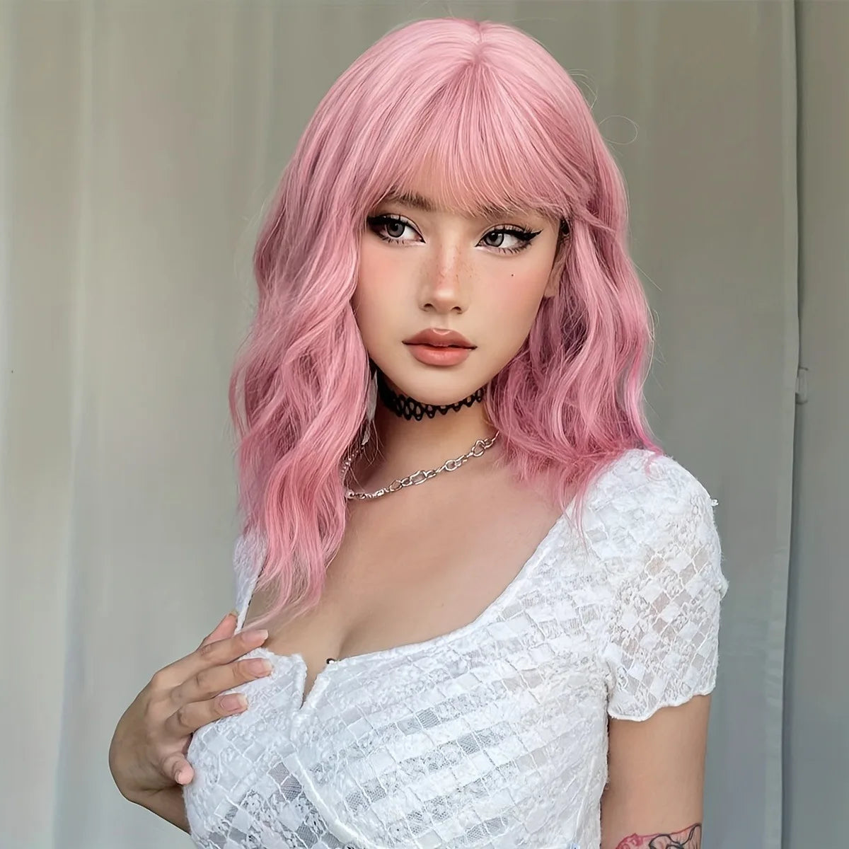 A fashionable 14-inch short curly pink wig with bangs for women - elegant wavy body style, heat-resistant synthetic hair, ideal