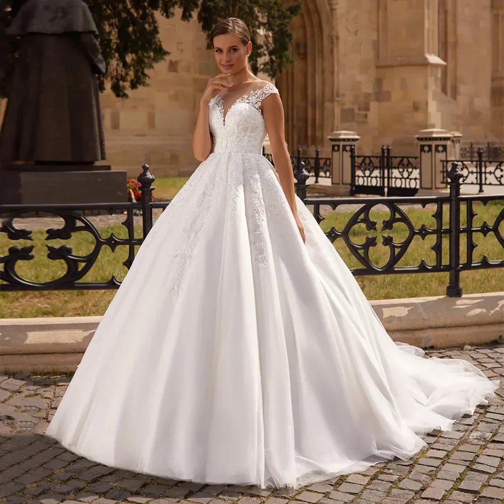 Woman Ball Gown Wedding Dress for Bride New Customized Cap Sleeve O Neck Beadings Applique Tulle Sweep Train Bridal Gown