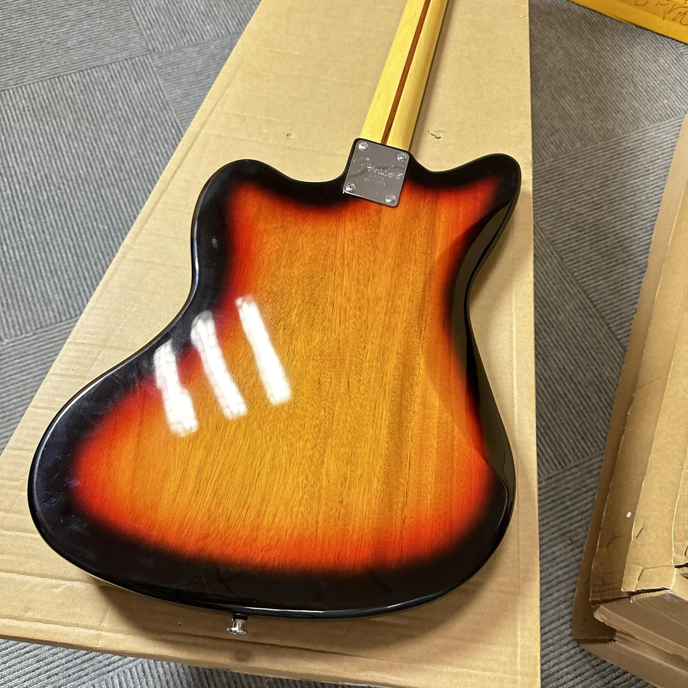 Electric guitar with mahogany body and rosewood neck, high-quality and free of charge for delivery.
