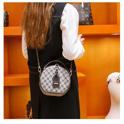 Elegant Handbag For Women In Genuine Leather, Crossbody And Shoulder Bag With Chic Detailing, By Famous Luxury Designer