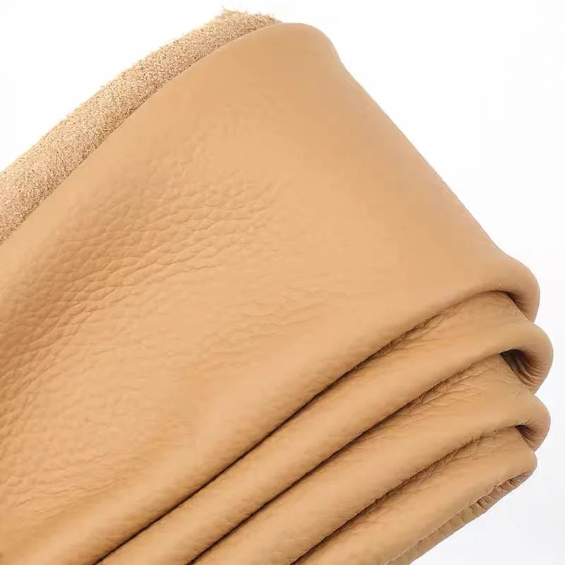 The bedside soft cushion and the entire sofa seat are made of khaki soft cowhide leather, with genuine leather fabric and a whol