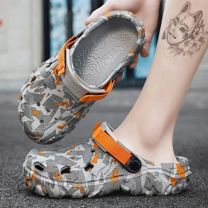 New Men's Clogs Slippers Sandal Men Garden Shoes Flat Camouflage Sandals Male Sneakers Outdoor Flip Flops Home Clogs