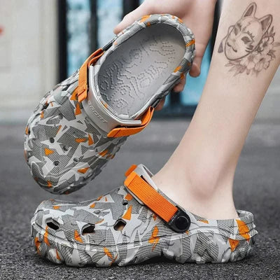 New Men's Clogs Slippers Sandal Men Garden Shoes Flat Camouflage Sandals Male Sneakers Outdoor Flip Flops Home Clogs