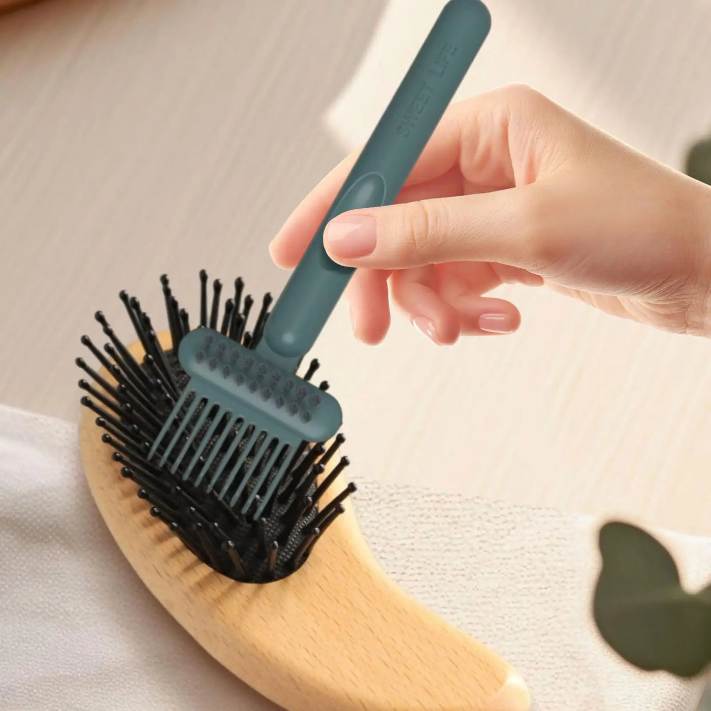 Hair Brush Cleaner Tool Hairbrush Cleaning Tools Comb Cleaner Rake 2-in-1 Cleaning Supplies For Removing Detangling Travel Home
