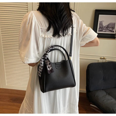 2025 New Women's Handbag Trendy Bucket Bag Luxury Stylish Shoulder Bag Crossbody Purse Versatile Casual Tote Designer Ladies