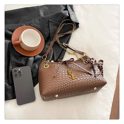 Famous Designer Women's Handbag In Soft Leather, Elegant Crossbody-Bag With Adjustable Strap, Classic Luxury Style