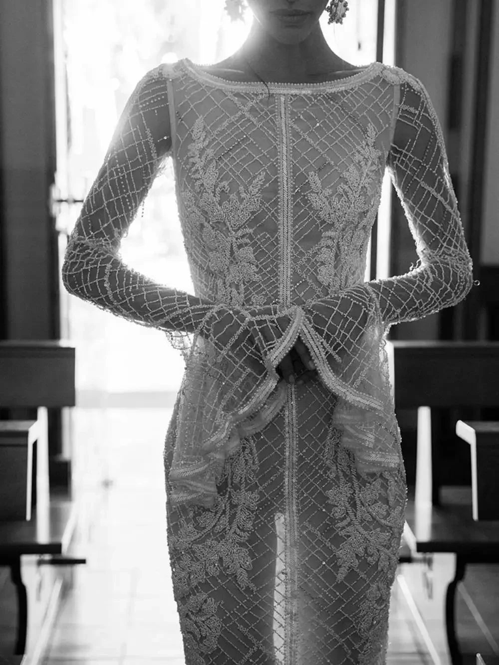 Shimmering Pearls Straight Wedding Dress Elegant Sexy Buttons Back Big Day Women Wear Customized Luxurious Church Bridal Gown