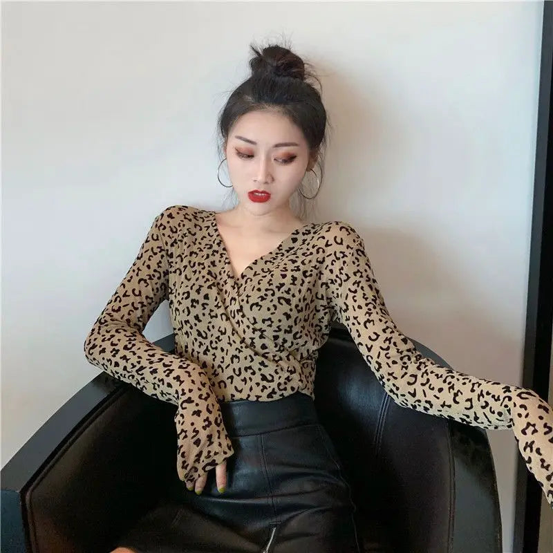 Women's T Shirts 2024 Female Tops Sexy V Neck with Print Clothes Pink Tshirts Y 2k Harajuku Xxl Emo Coquett Fitted Designer Tees