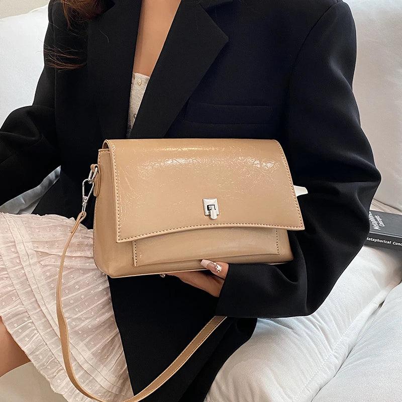Luxury Brand Handbag For Women In Premium Leather Featuring Elegant Messenger Design And Durable Build