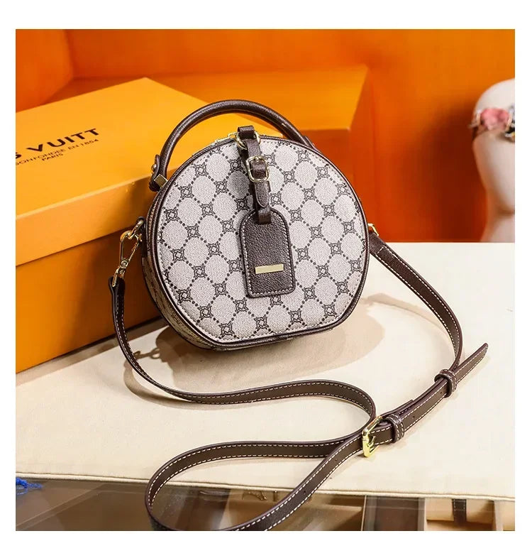 Elegant Handbag For Women In Genuine Leather, Crossbody And Shoulder Bag With Chic Detailing, By Famous Luxury Designer
