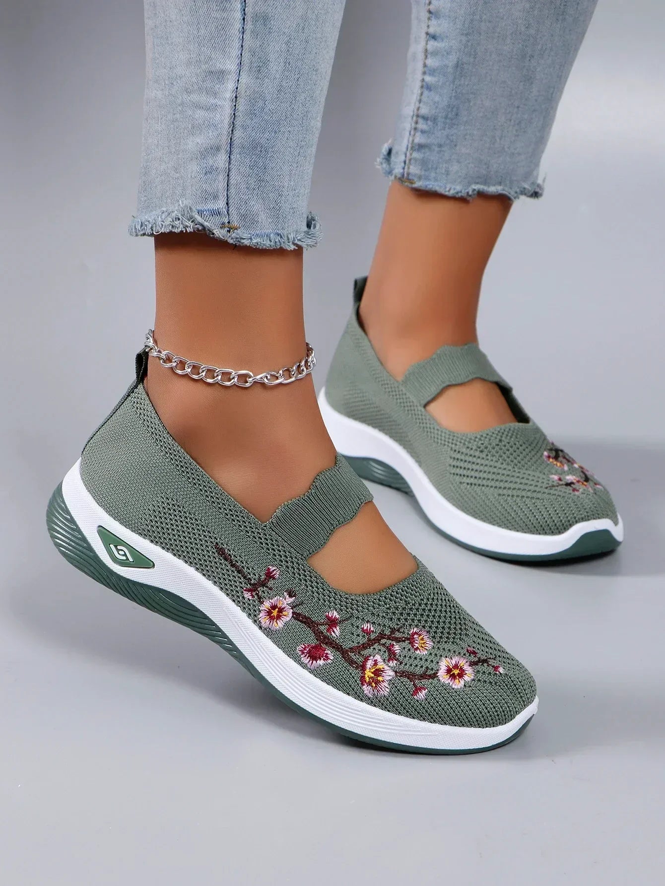 Shoes for Women 2025 Walking Shoes Slip On Arch Support Mother's Shoes Breathable Sneakers Summer Comfortable Casual Trainers